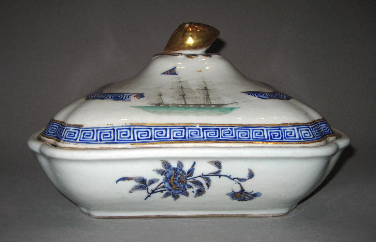 1960.0326.021 A, B Porcelain Dish and cover