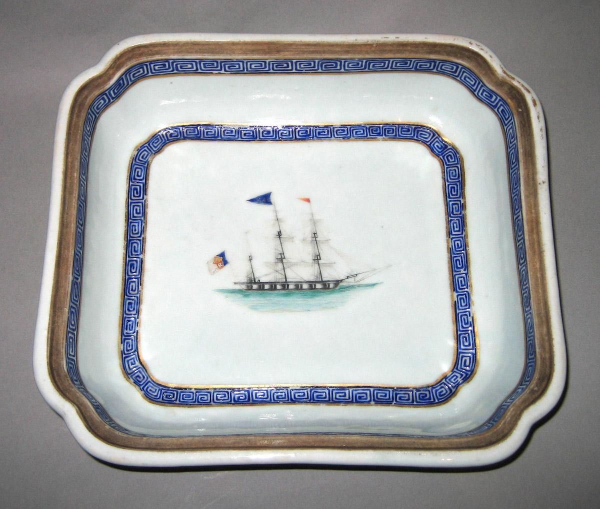1960.0326.021 A, B Porcelain Dish and cover interior