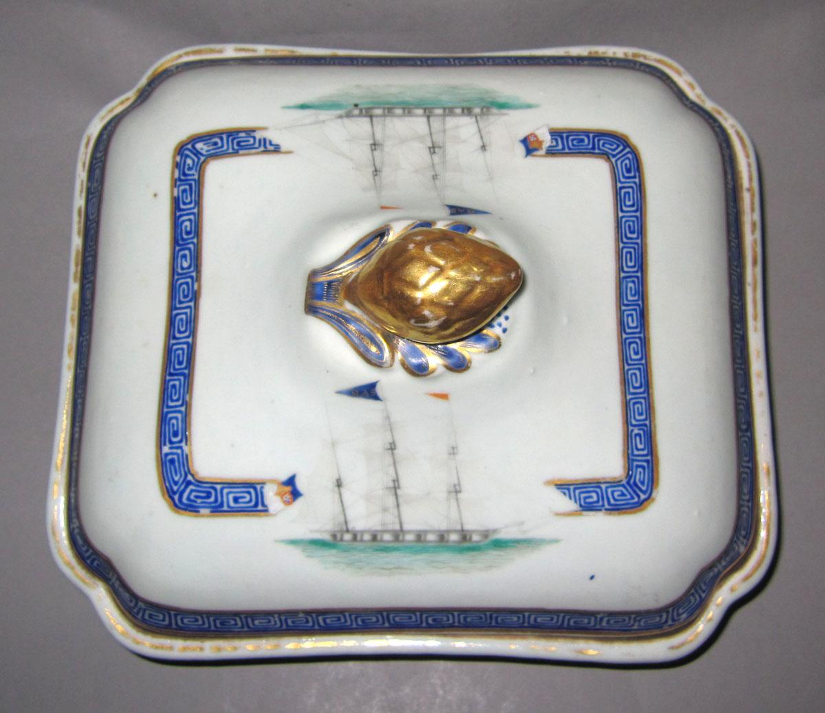 1960.0326.022 A,B Porcelain dish and cover top