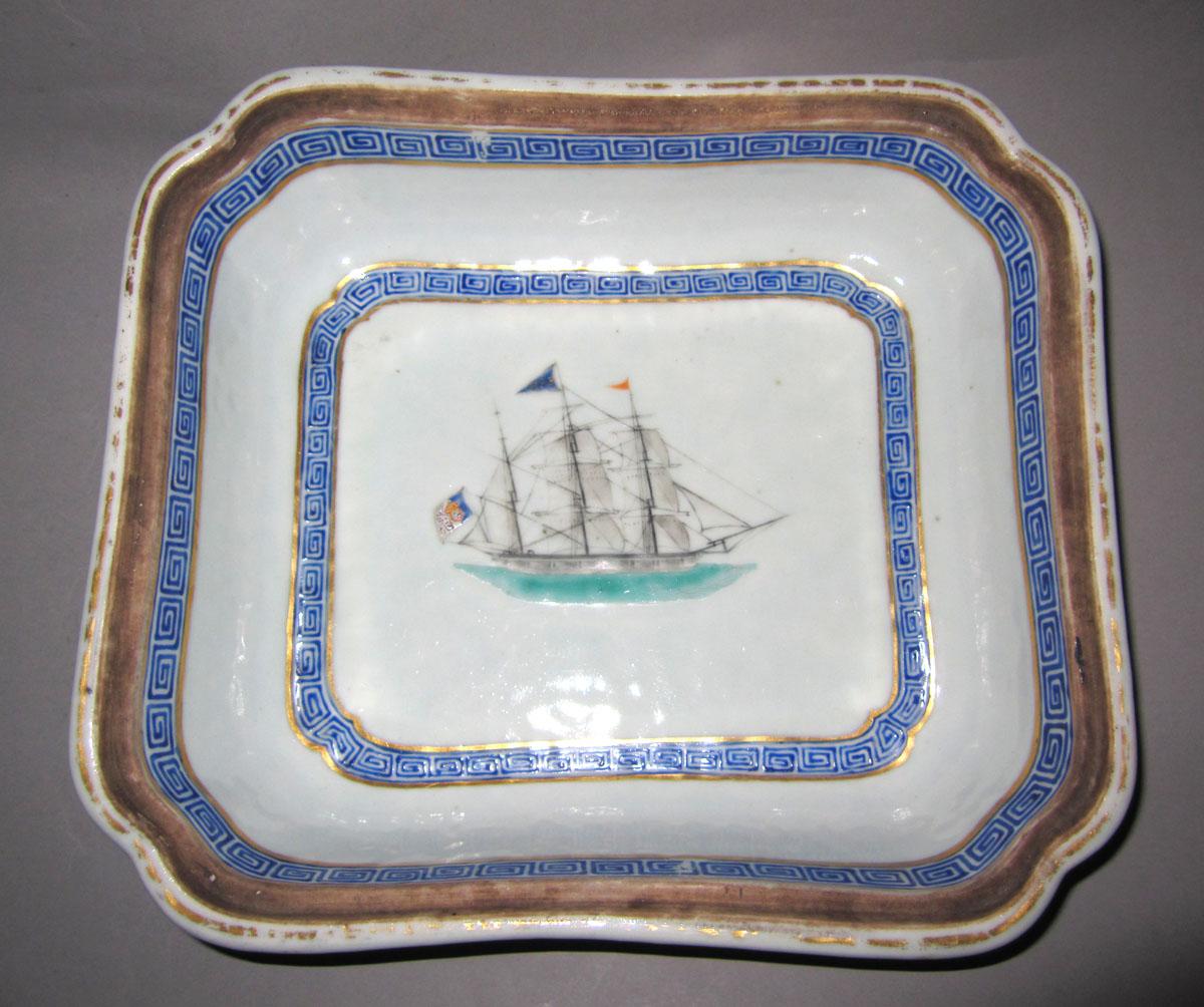 1960.0326.022 A Porcelain dish top