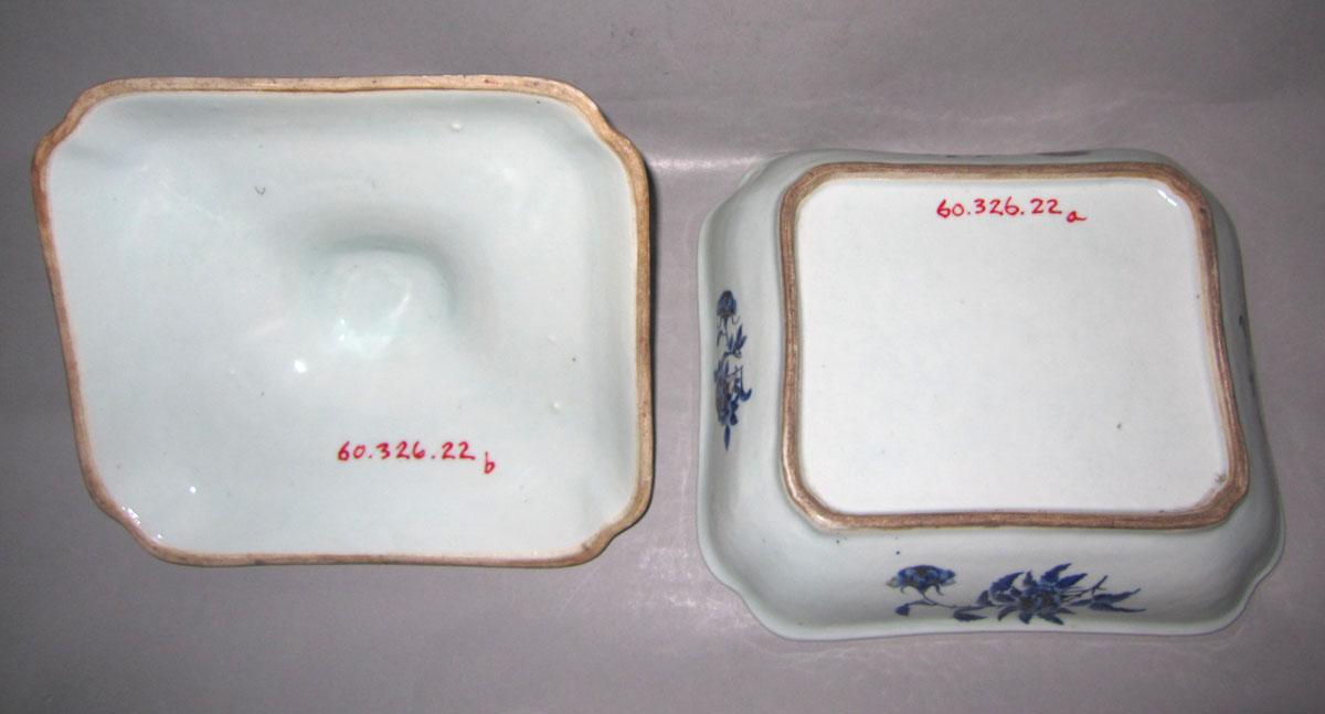 1960.0326.022 A,B Porcelain dish and cover underside