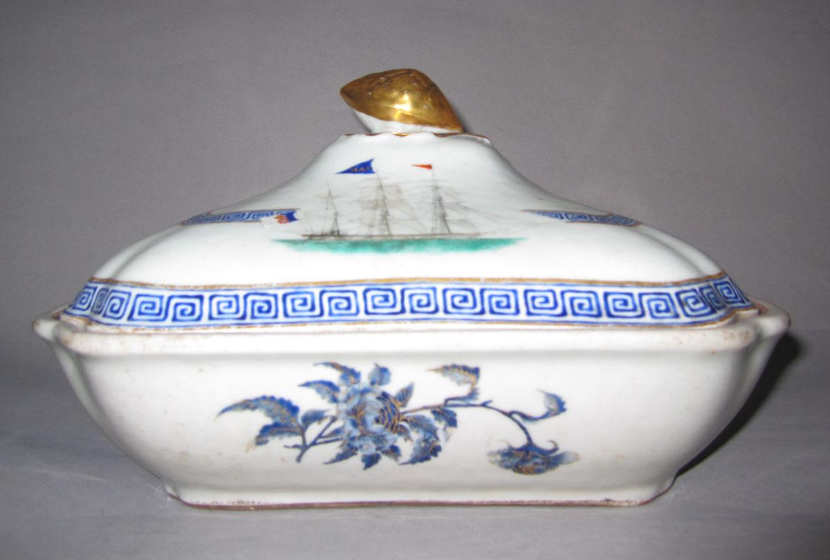 1960.0326.023 A,B Porcelain dish and cover