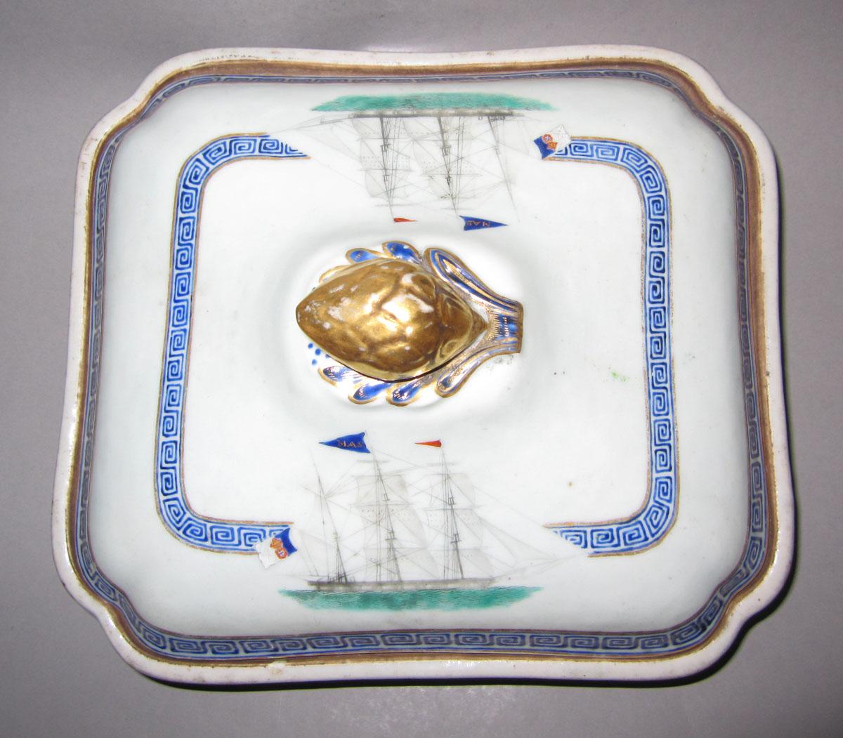 1960.0326.023 A,B Porcelain dish and cover top