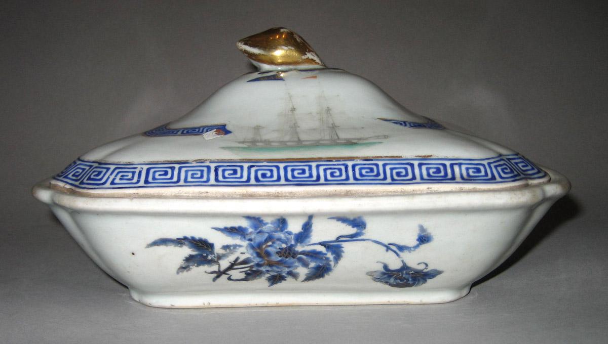 1960.0326.024 A, B Porcelain Dish and cover
