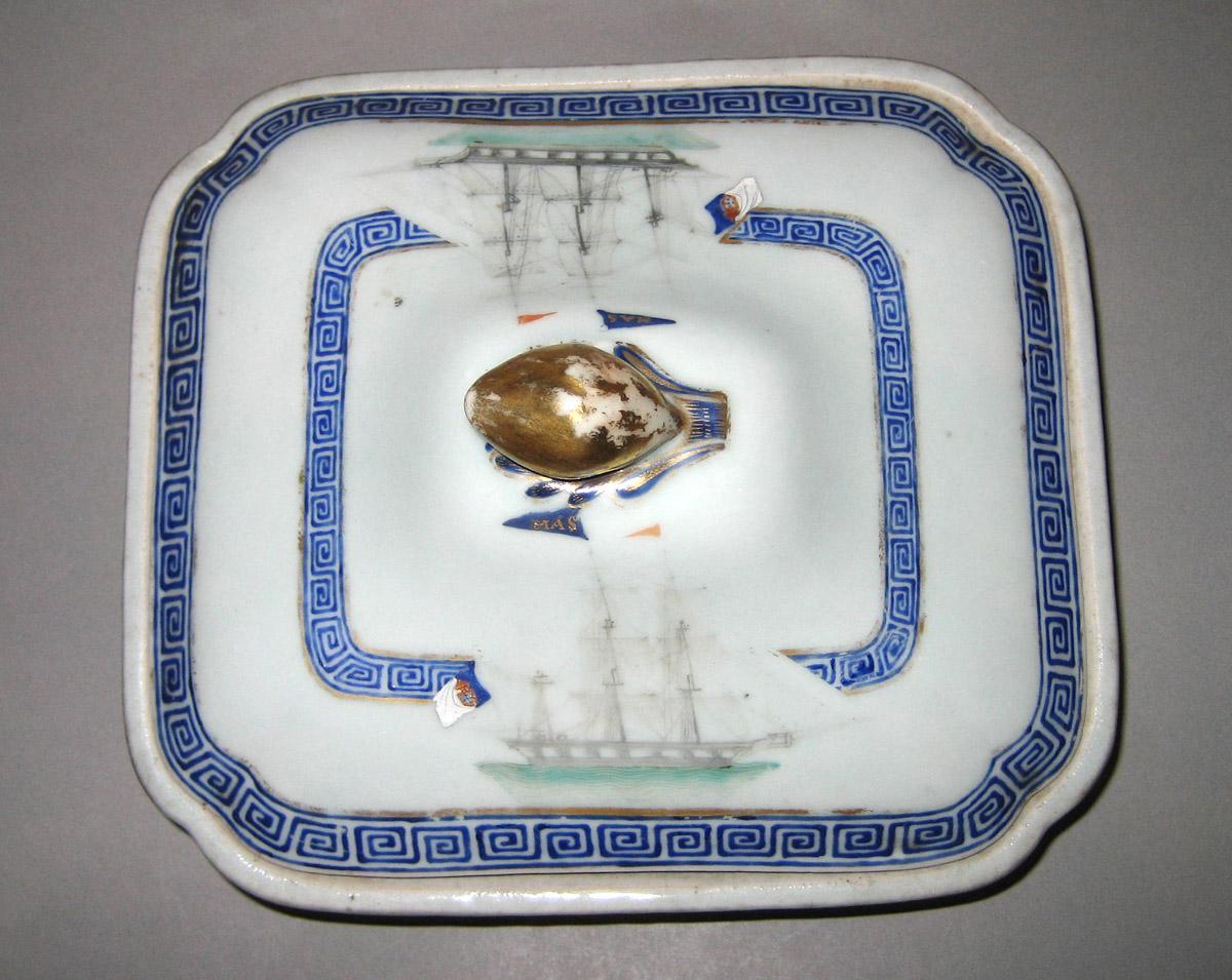 1960.0326.024 A, B Porcelain Dish and cover top