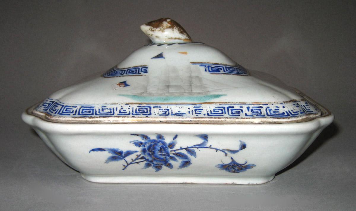 1960.0326.026 A, B Porcelain Dish and cover