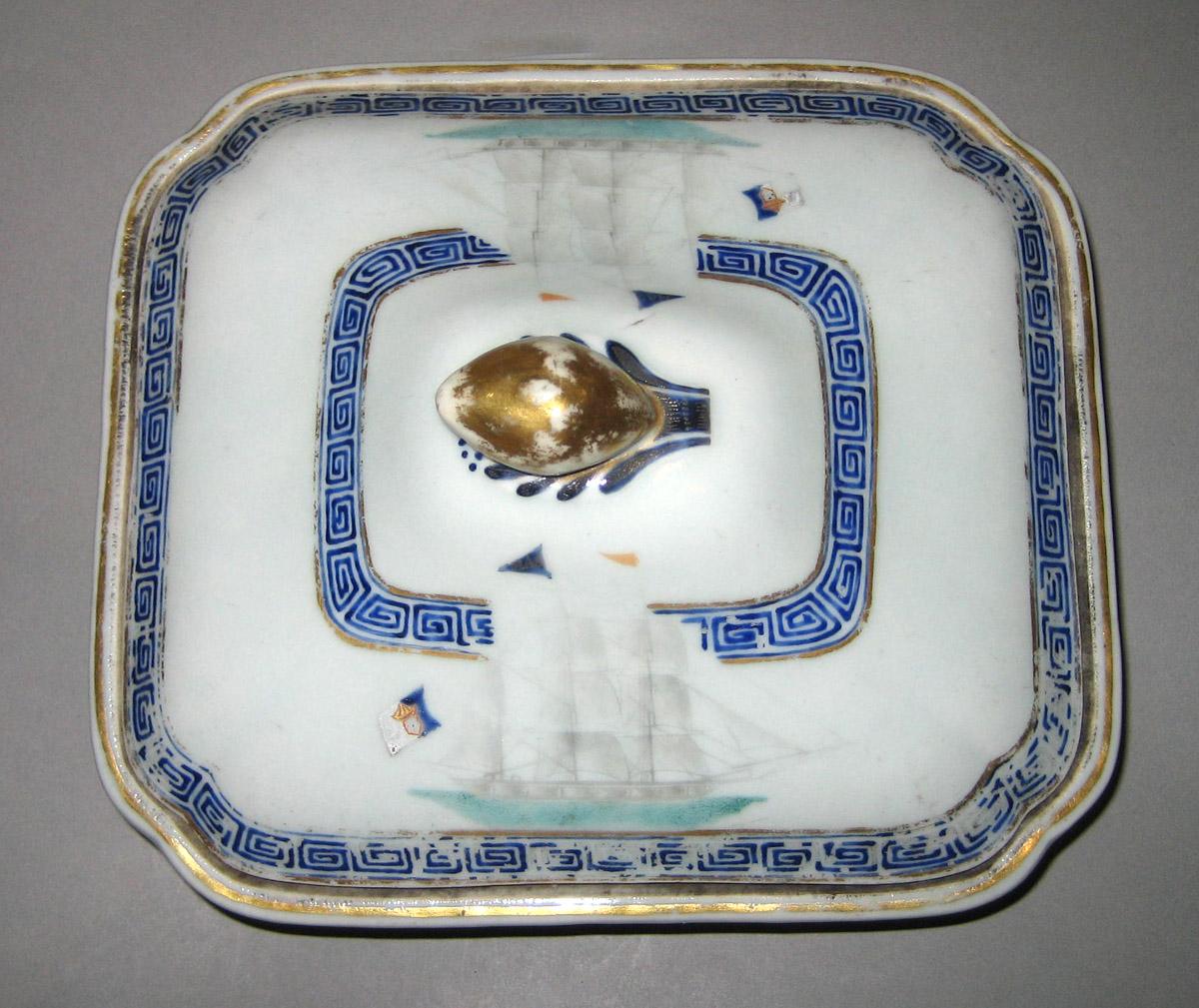 1960.0326.026 A, B Porcelain Dish and cover top