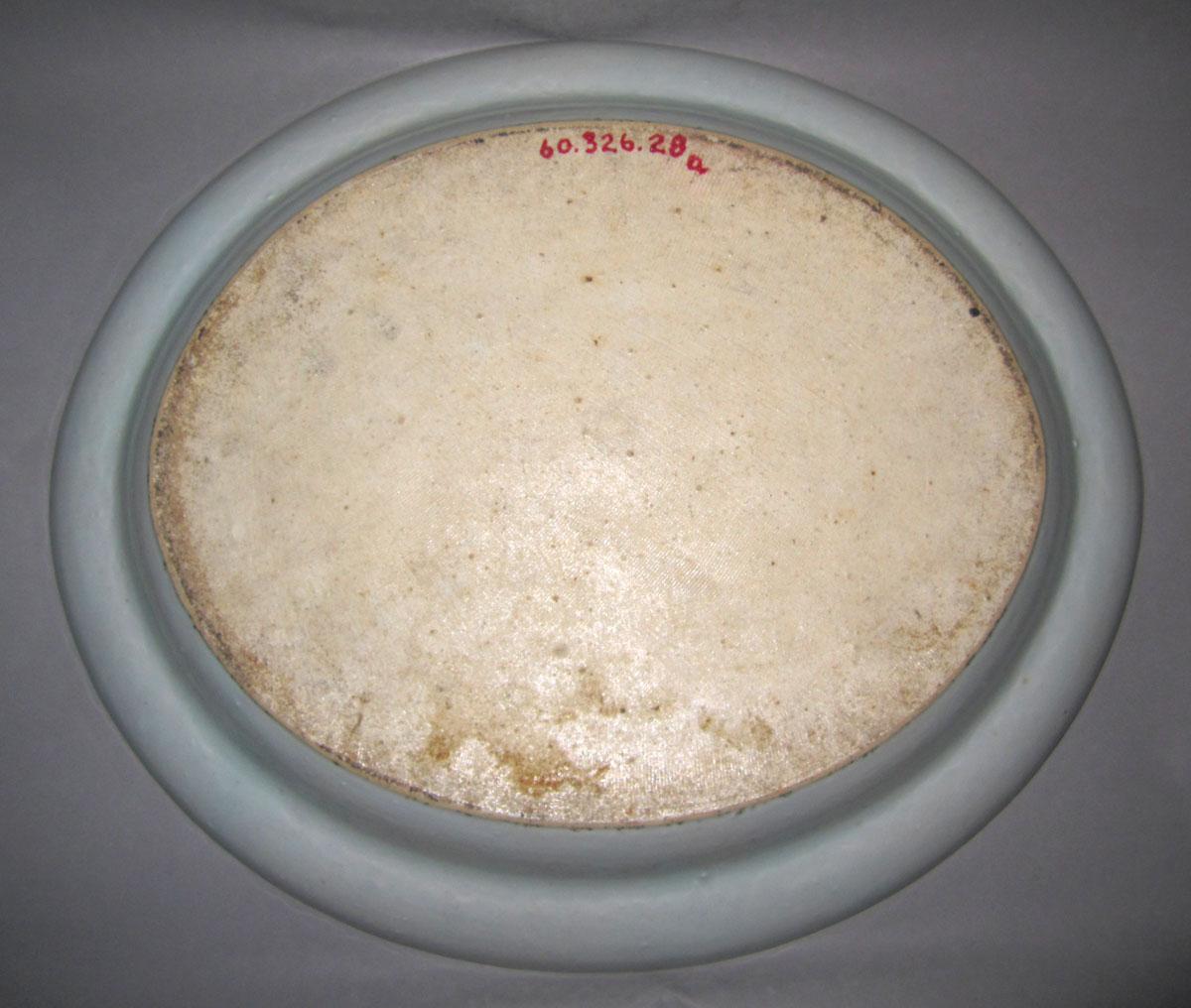 1960.0326.028 A Porcelain platter underside