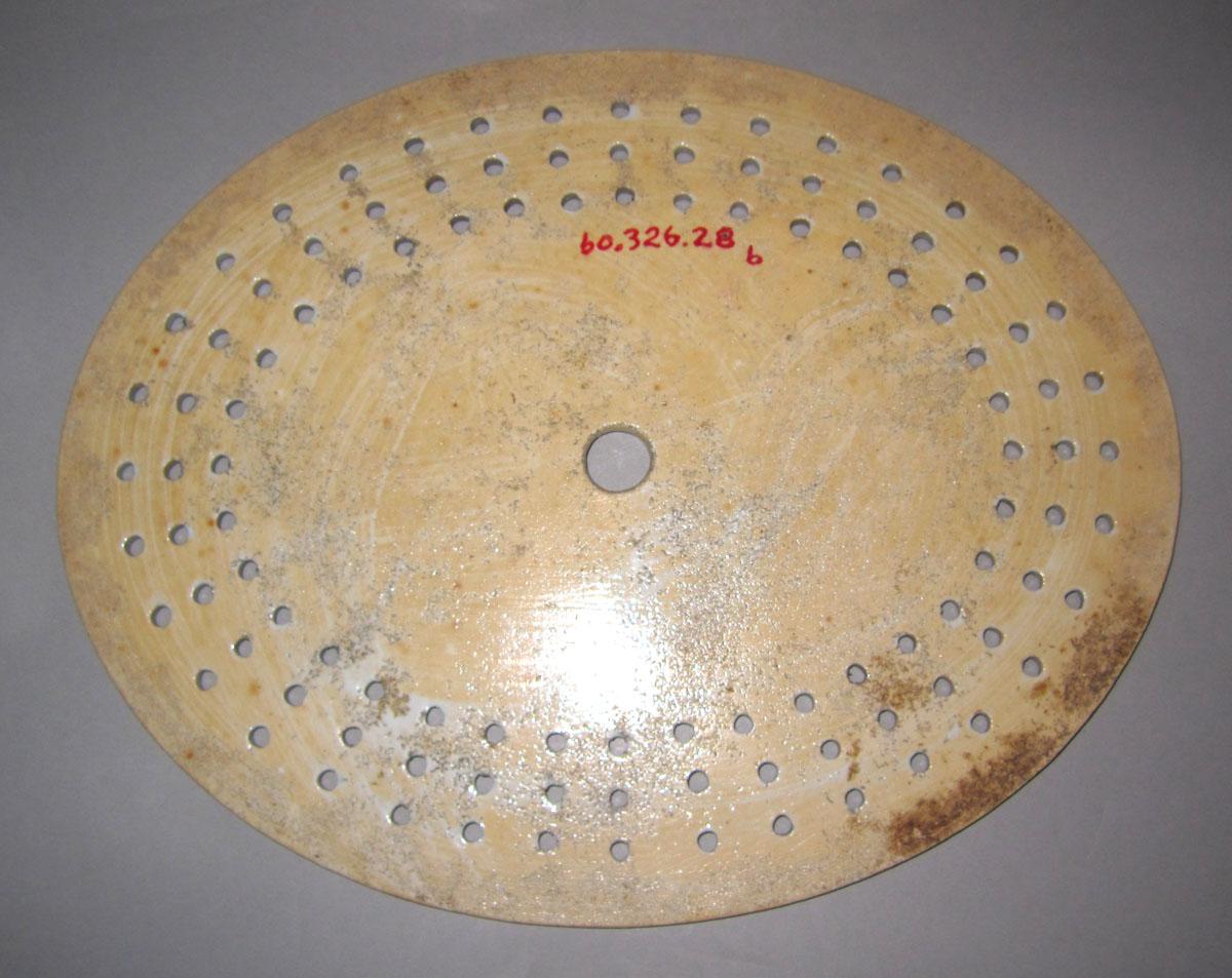 1960.0326.028 B Porcelain drainer underside