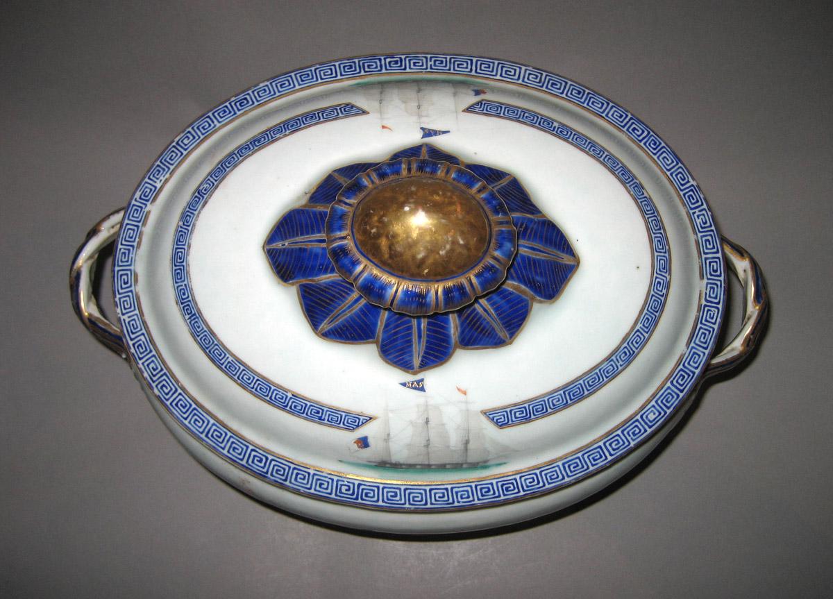 1960.0326.035 A, B Porcelain Tureen top