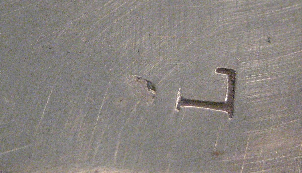 1954.0079.032 Knife (mark)