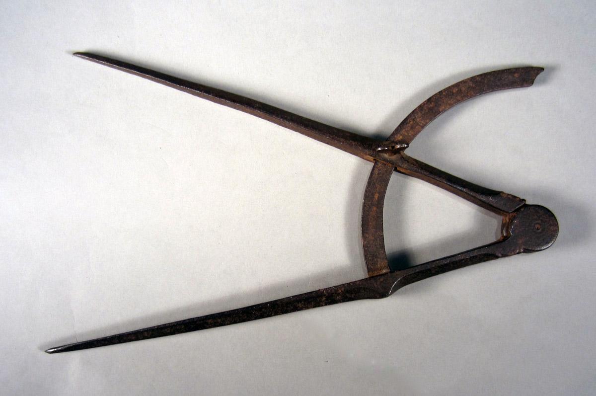 1960.0354.001 Compass or cooper's dividers, View 1