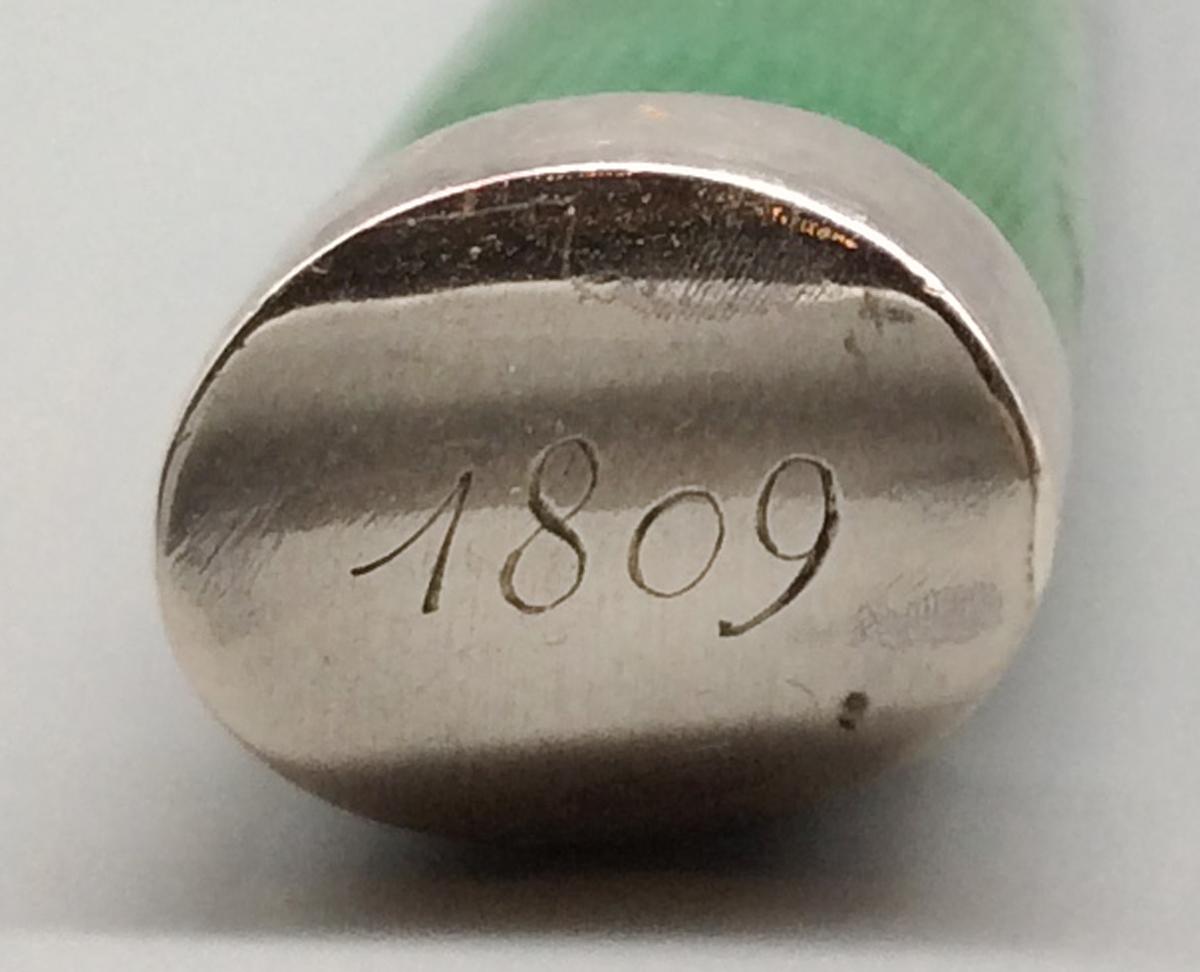 1954.0079.041 Knife, detail 2