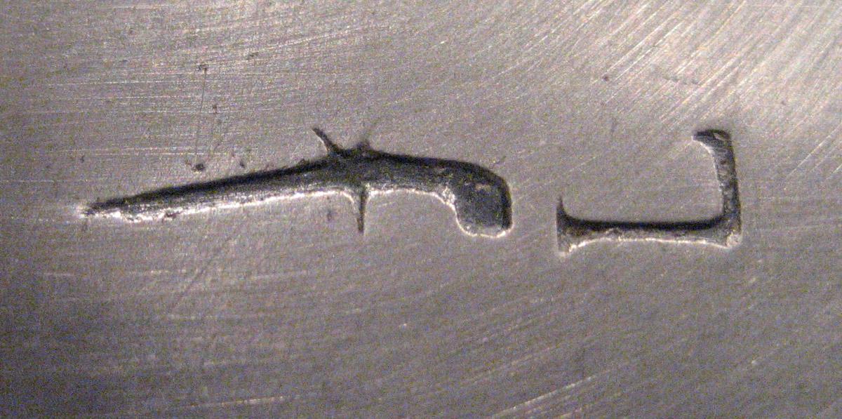 1954.0079.044 Knife (mark)