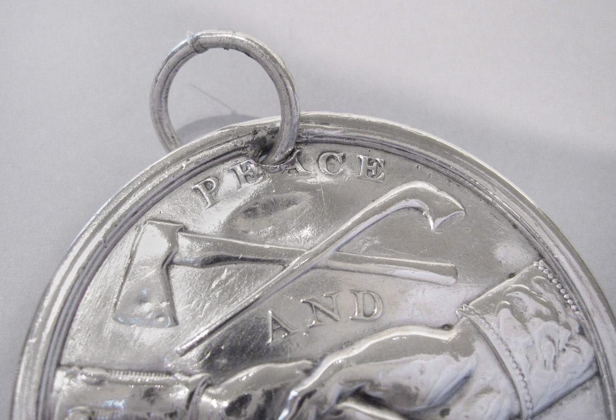 1952.0033 Medal, reverse, detail