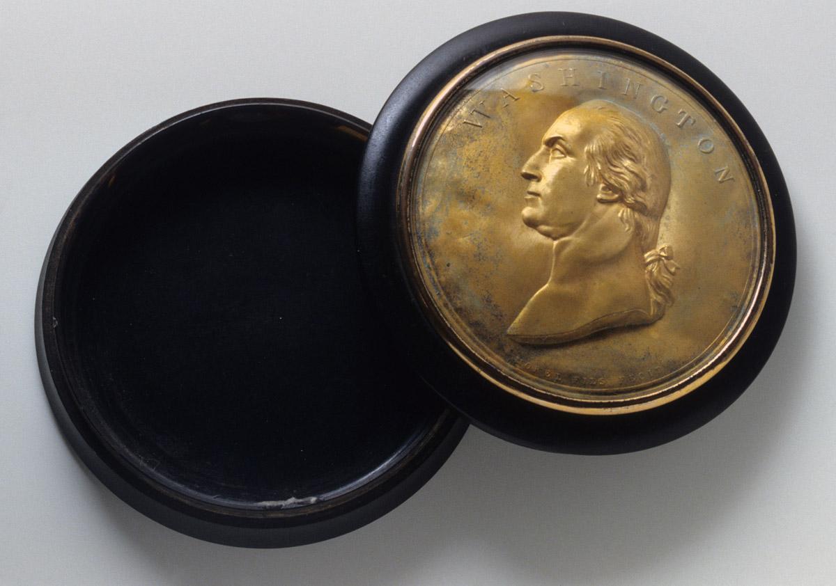 1960.0507 Box, snuff box