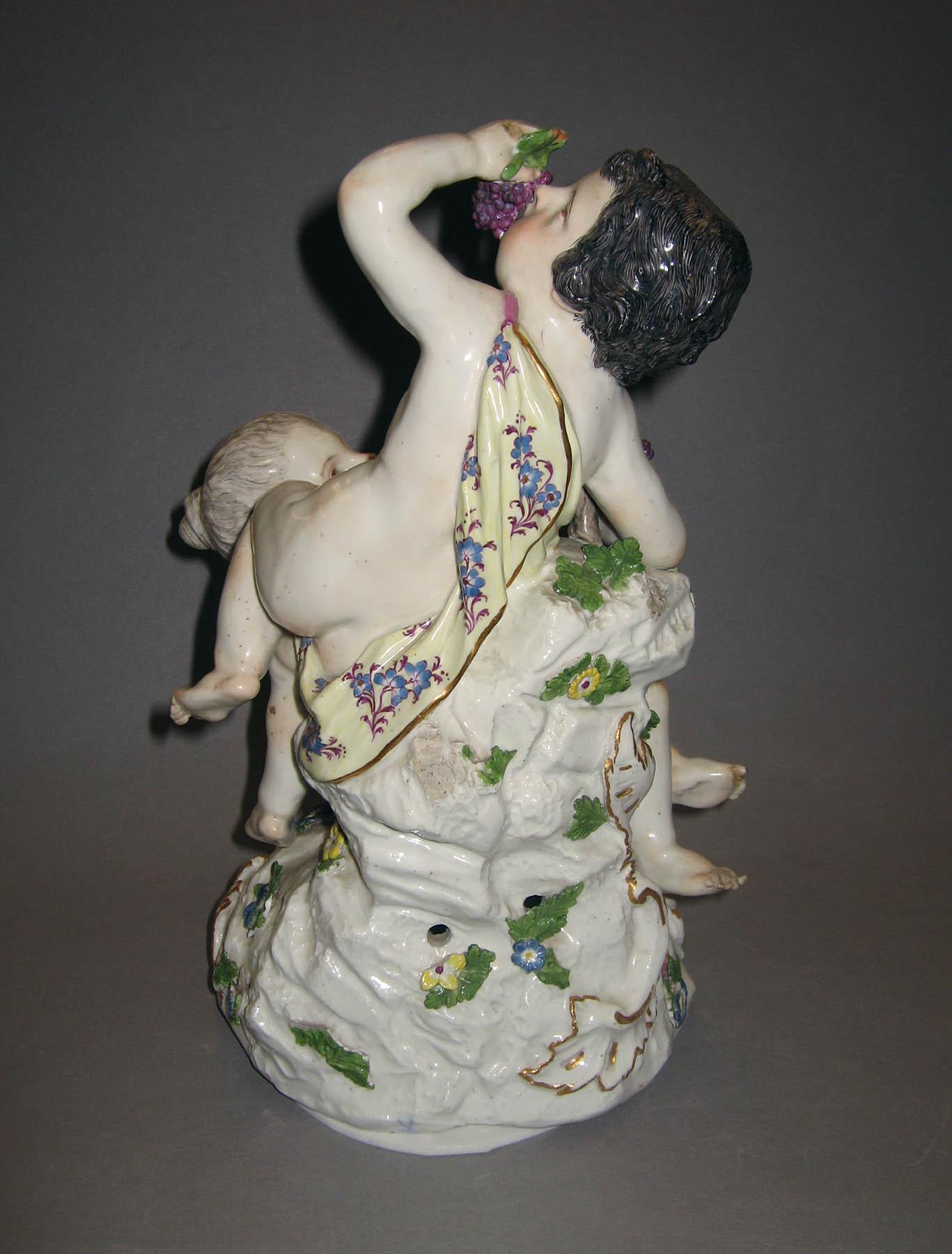 1960.0513 Porcelain figure group (reverse)