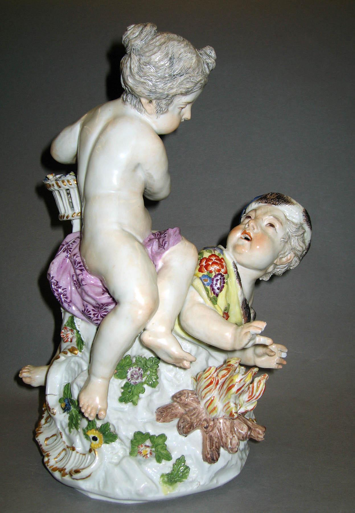 1960.0514 Porcelain figure group