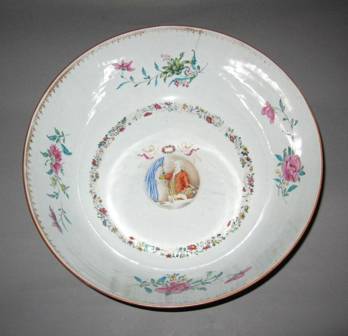 1960.0516 Porcelain punch bowl top