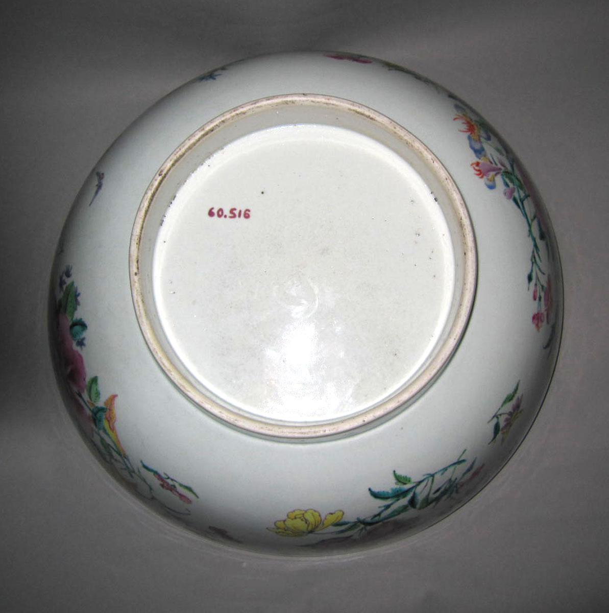 1960.0516 Porcelain punch bowl underside