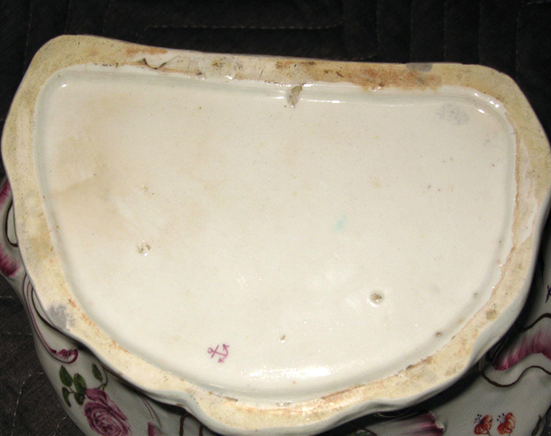 1960.0519 Porcelain wall pocket (mark)