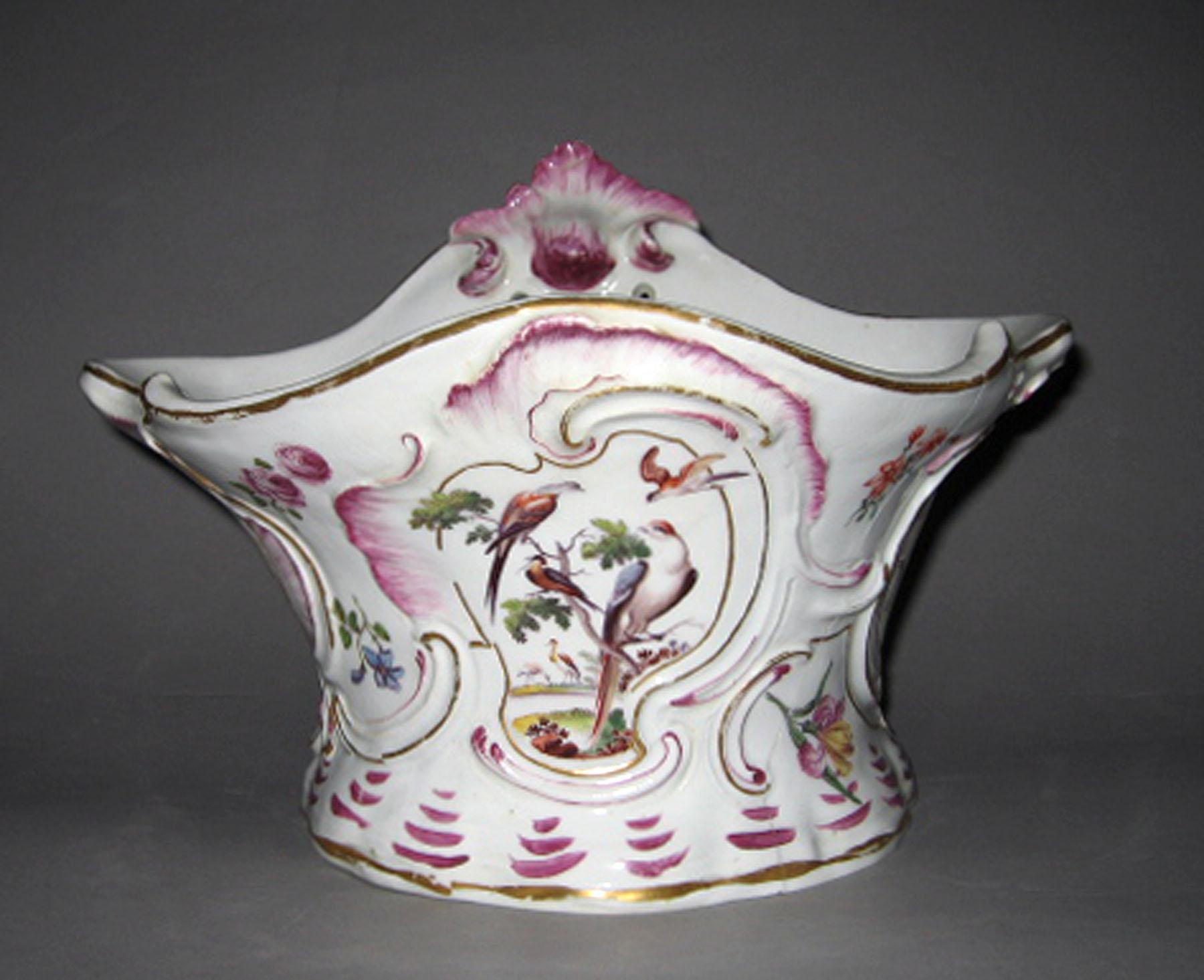 1960.0520 Porcelain bough pot