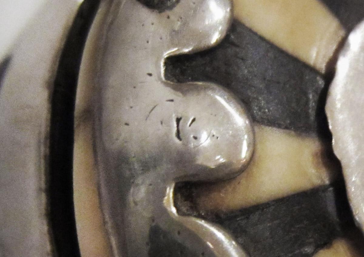 1960.0521 Snuff box, mark