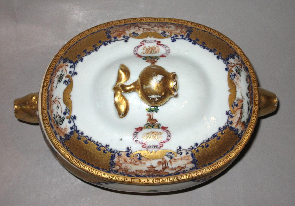 1960.0522 Tureen upper