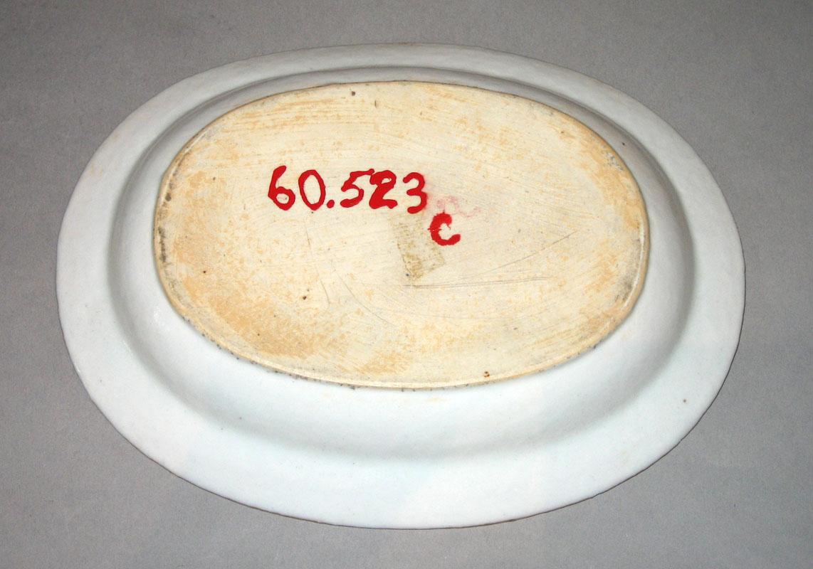 1960.0523c Tureen stand underside