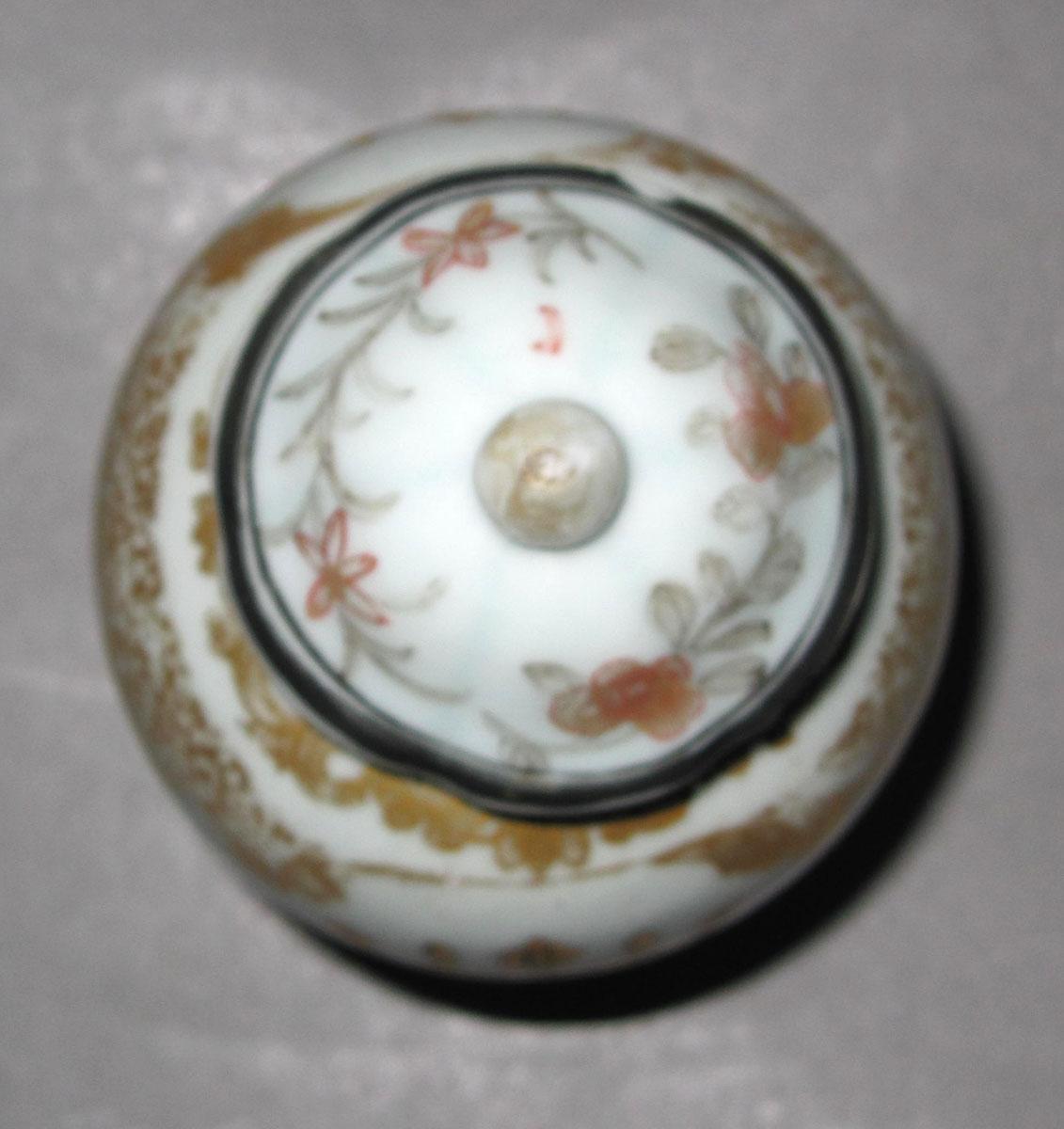 1960.0524 A,B Porcelain tea cannister top