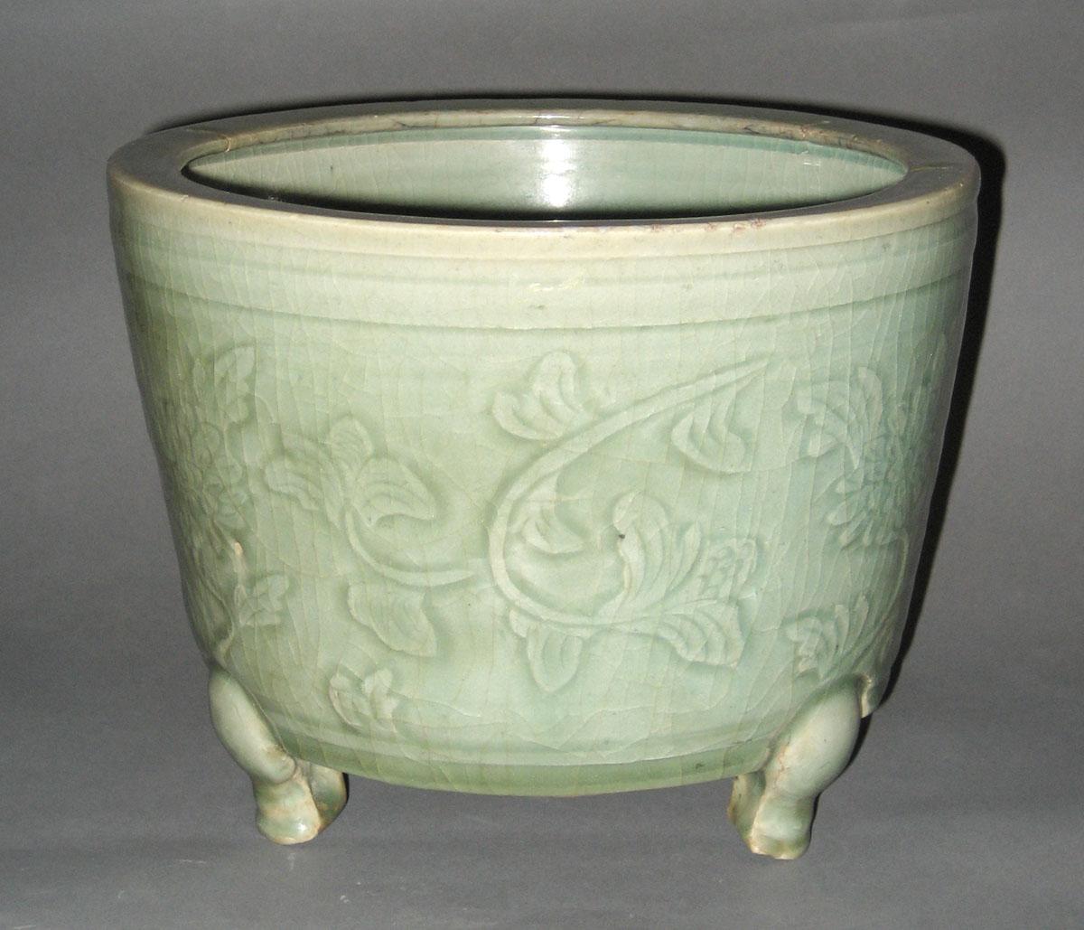 1960.0528 Celadon stoneware cachepot or vase bottom