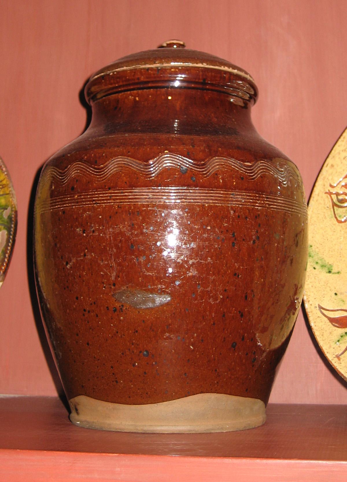 1960.0529 Jar and cover