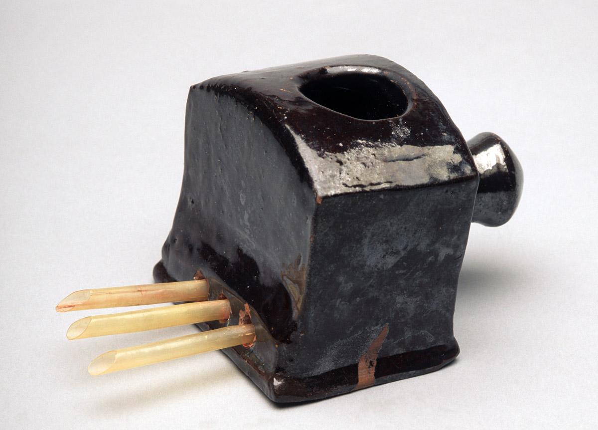 1960.0536 Slip cup