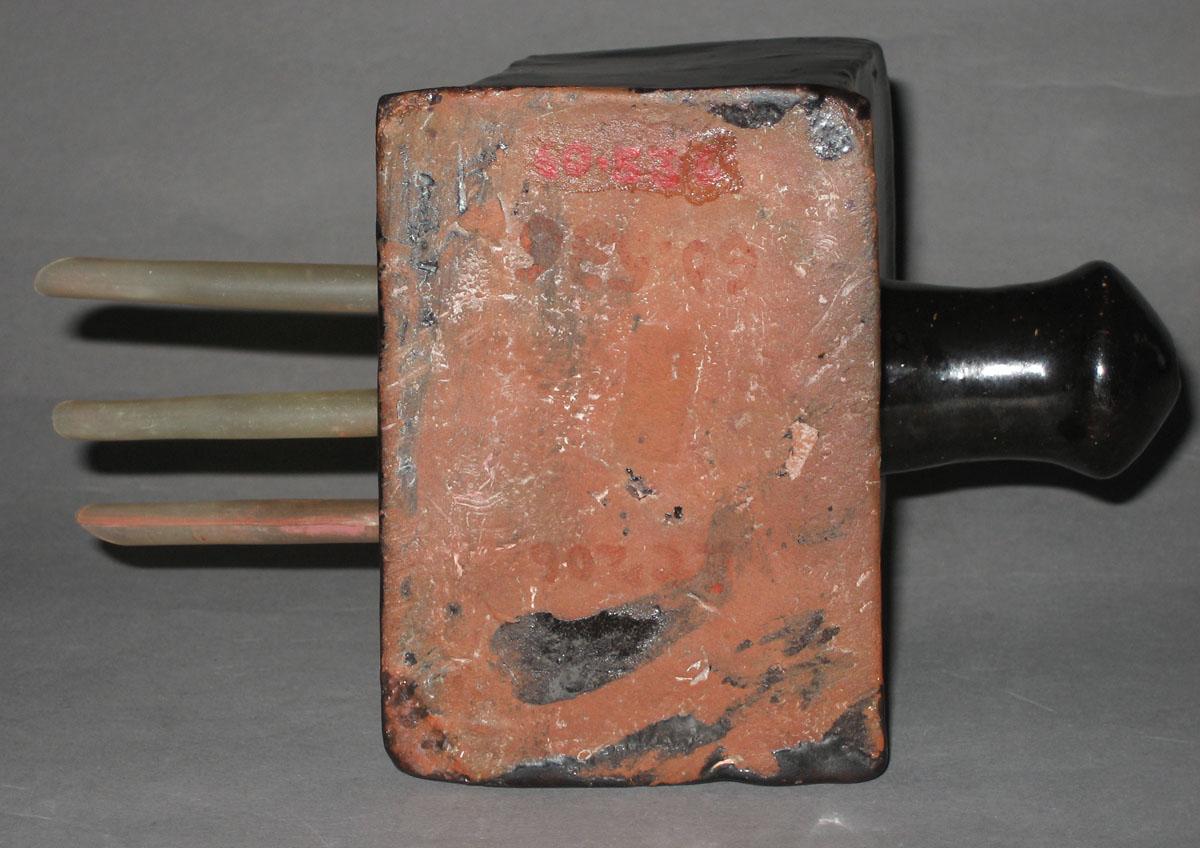1960.0536 Slip Cup (bottom)