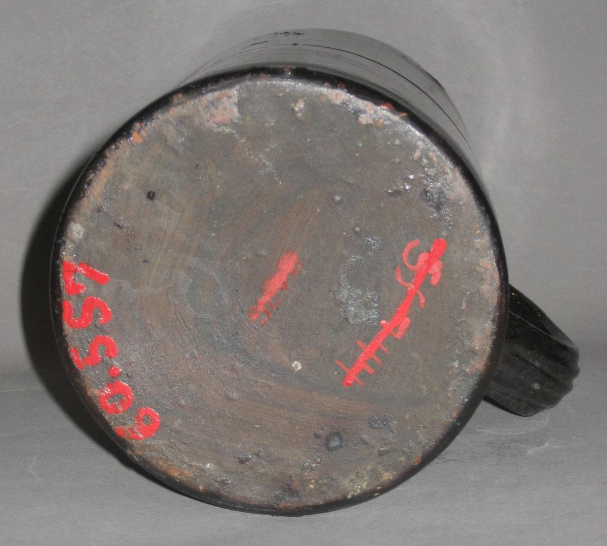 1960.0557 Mug (bottom)