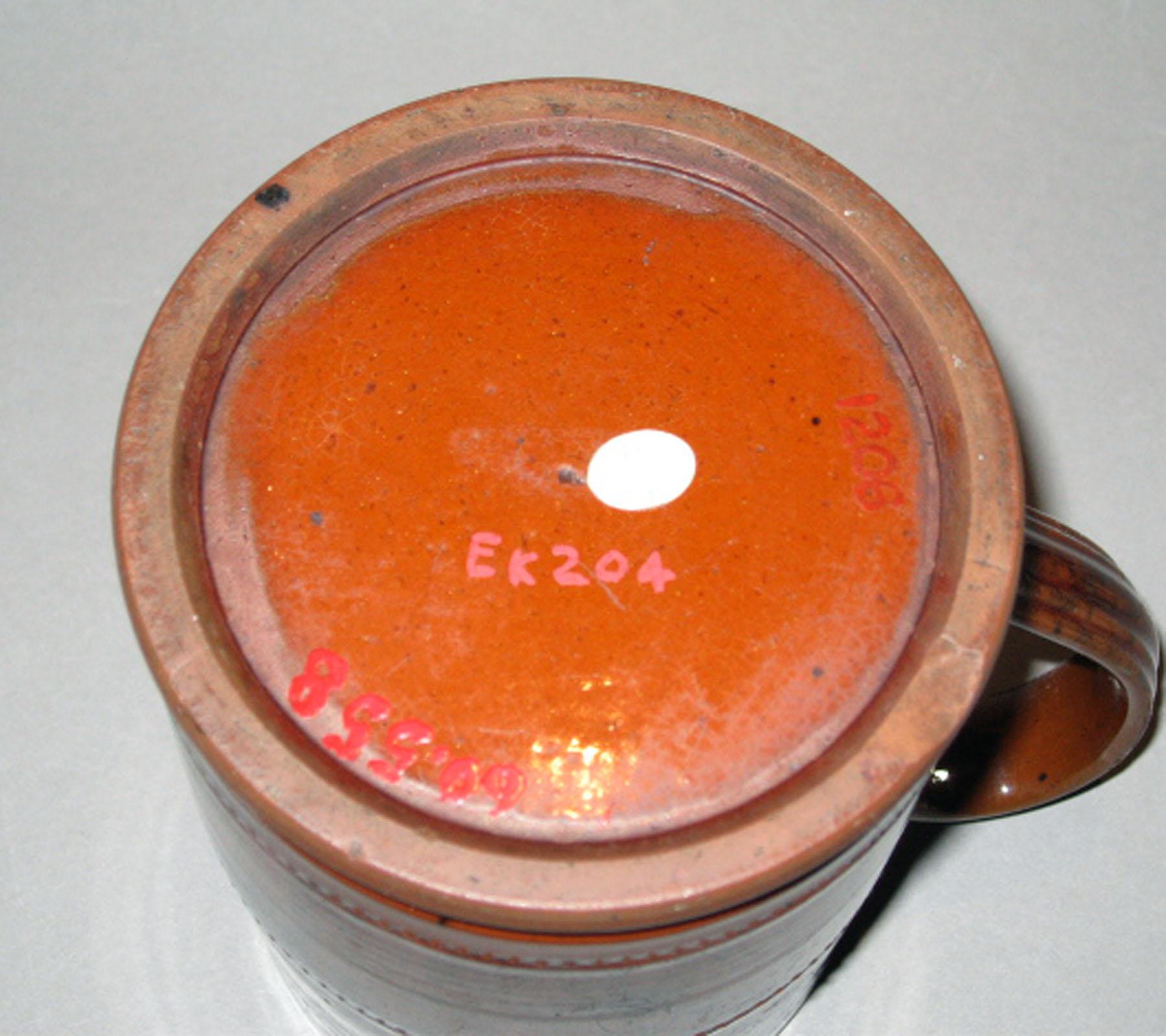 1960.0558 Redware mug (underside)