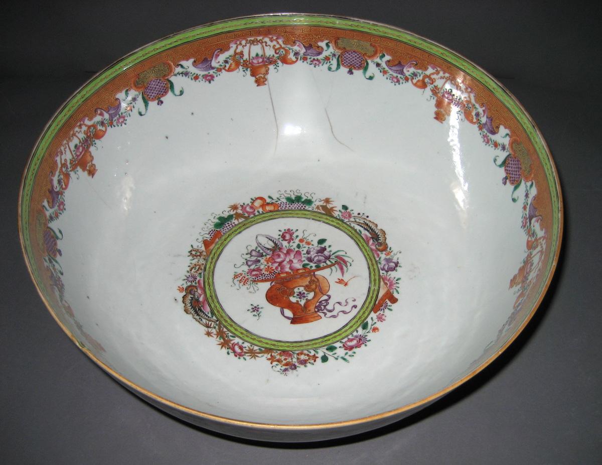 1960.0572 Porcelain Bowl interior