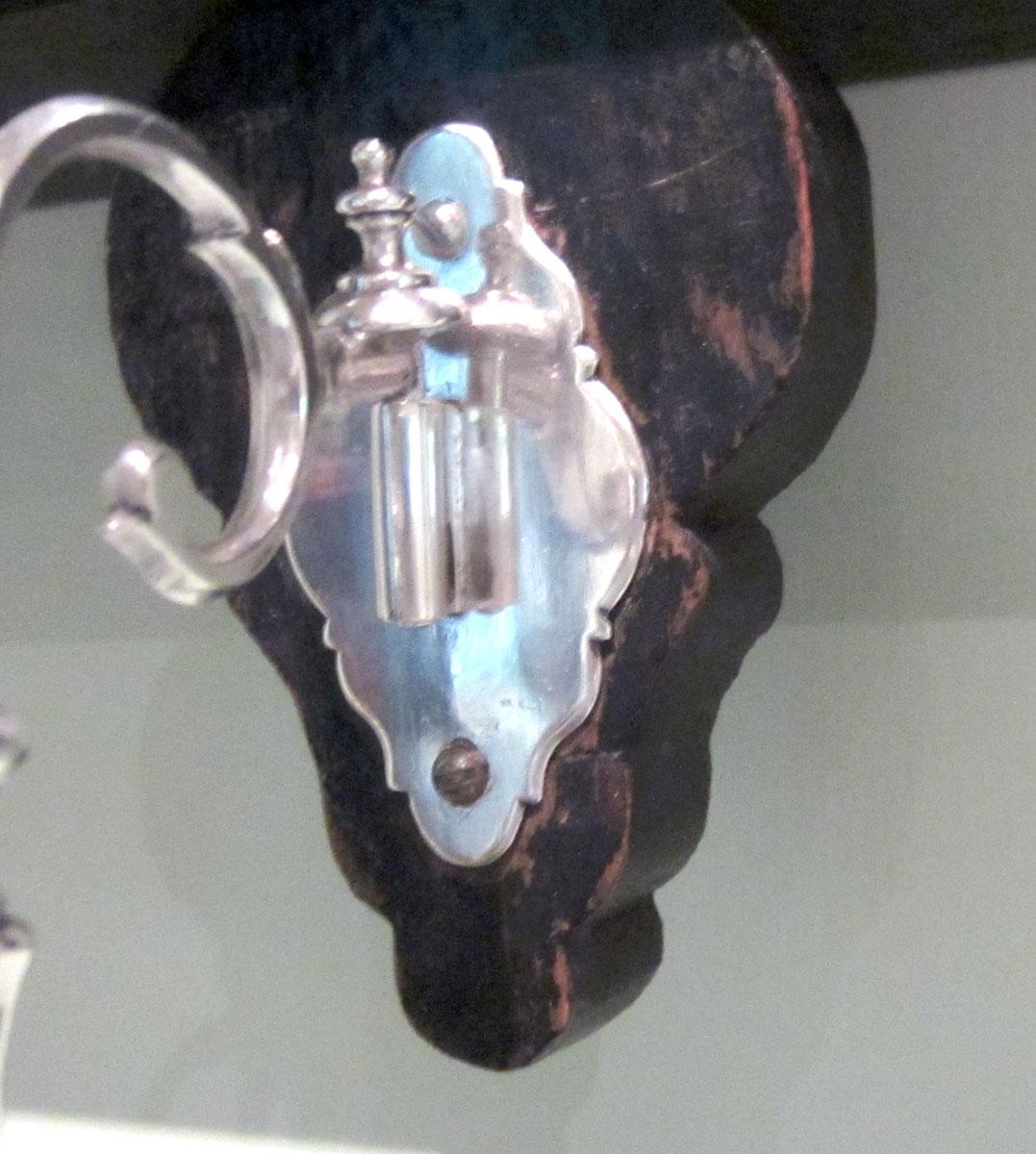 1960.0588 B,C Silver Sconce detail backplate