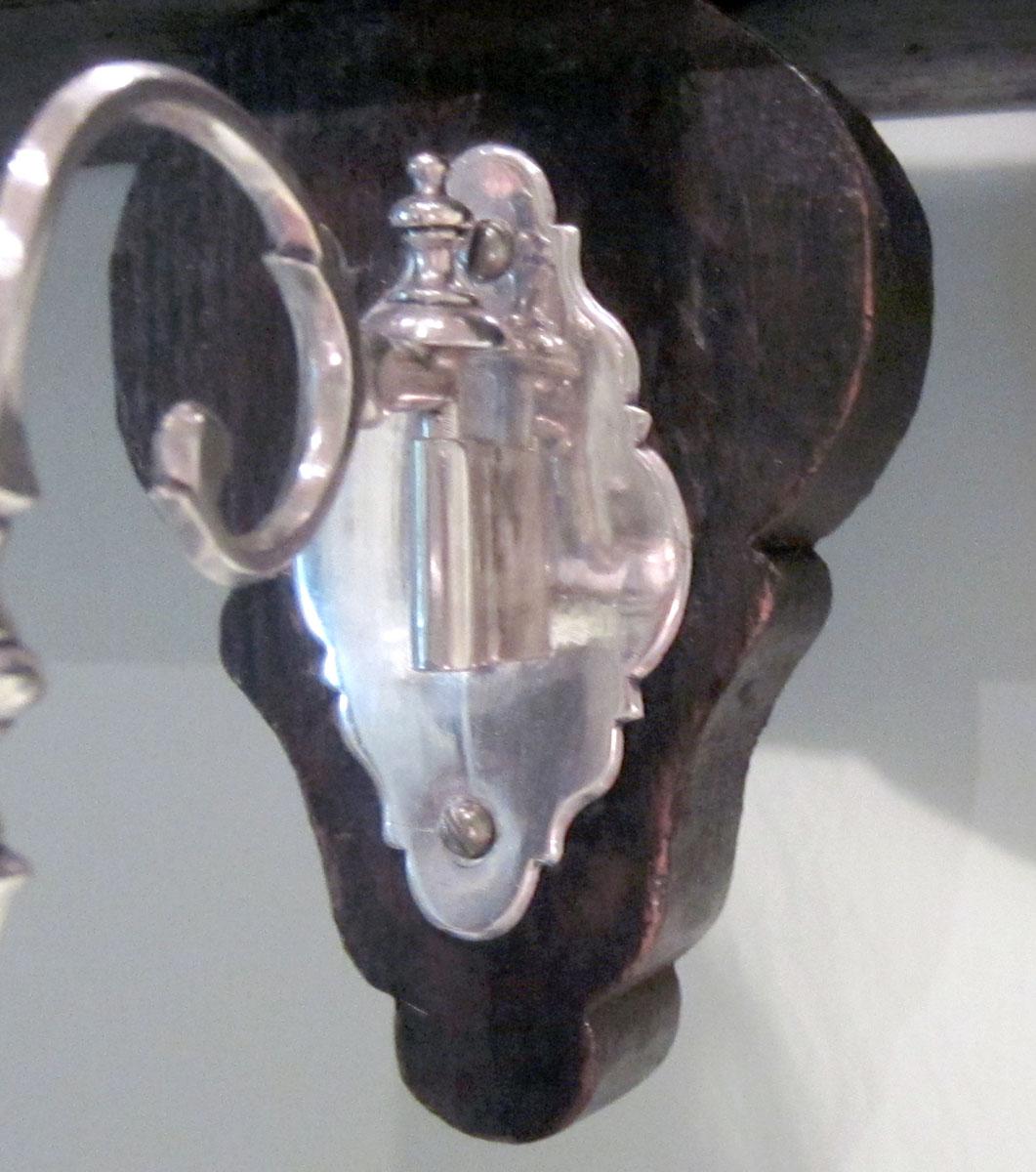 1960.0589 B,C Silver Sconce detail backplate