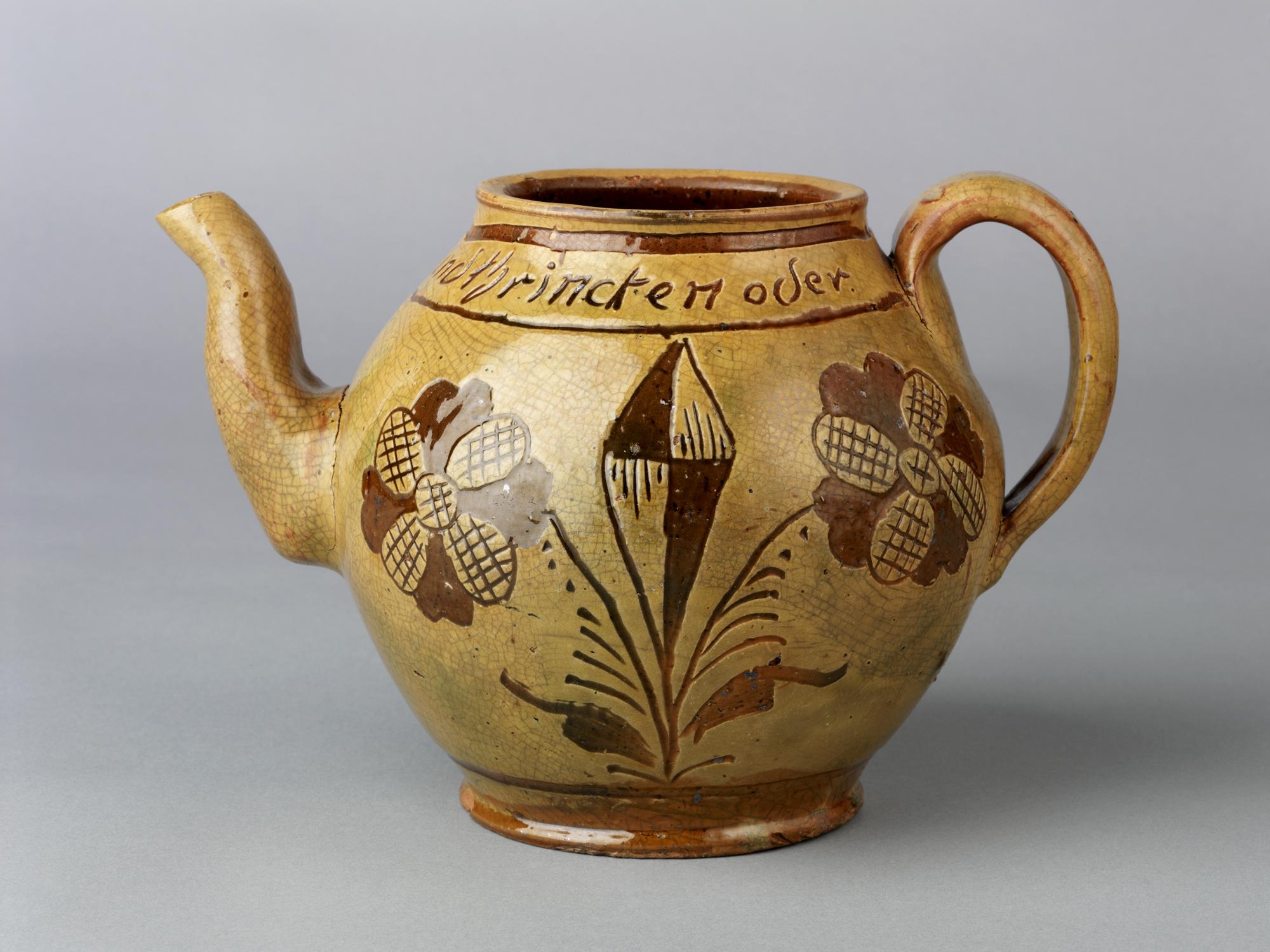 1960.0633 Teapot, side 1