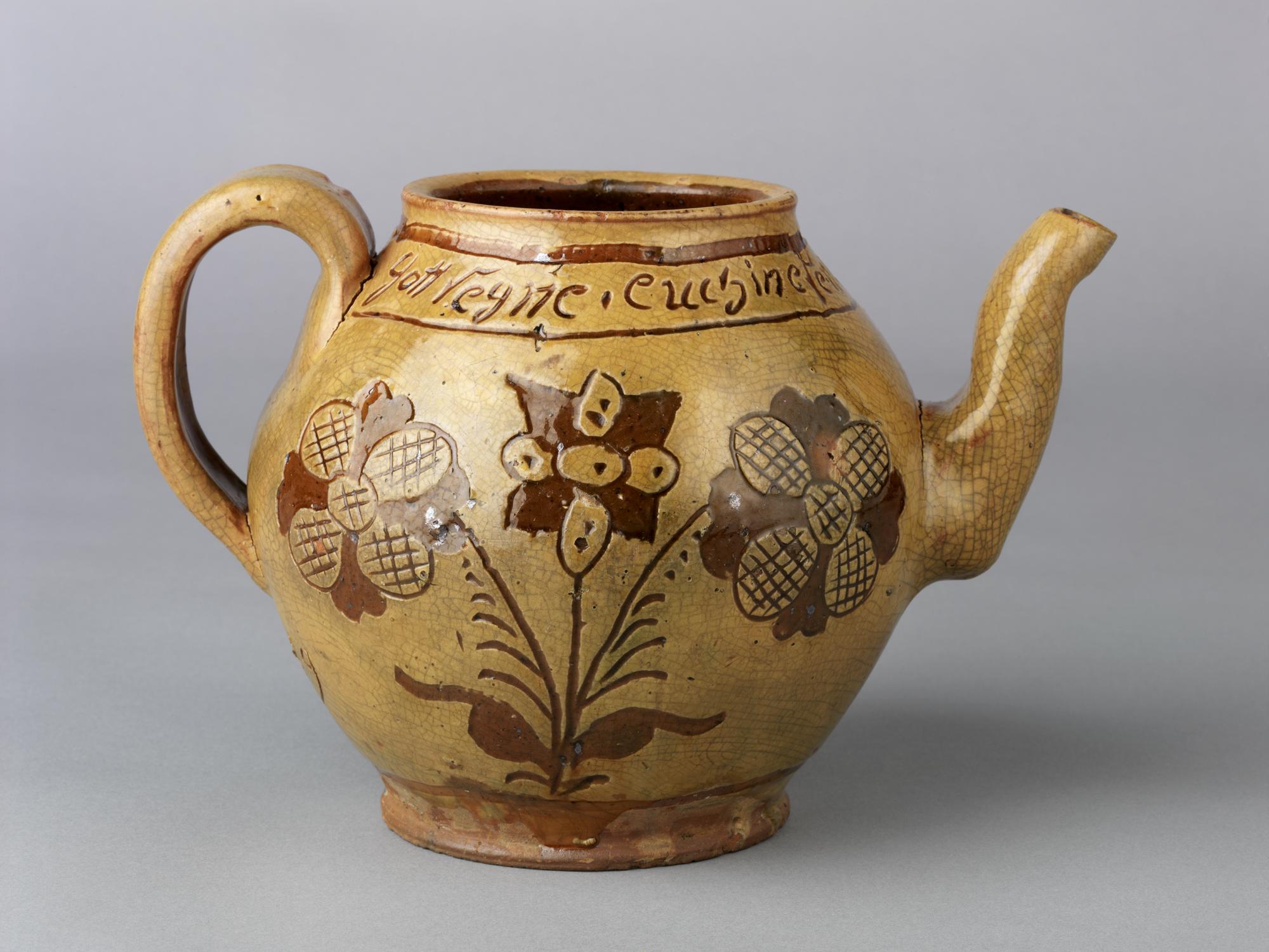 1960.0633 Teapot, side 2