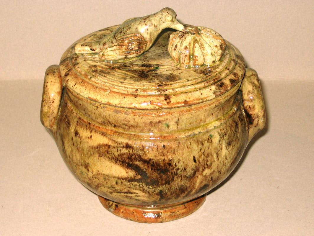 1960.0638 Jar and cover