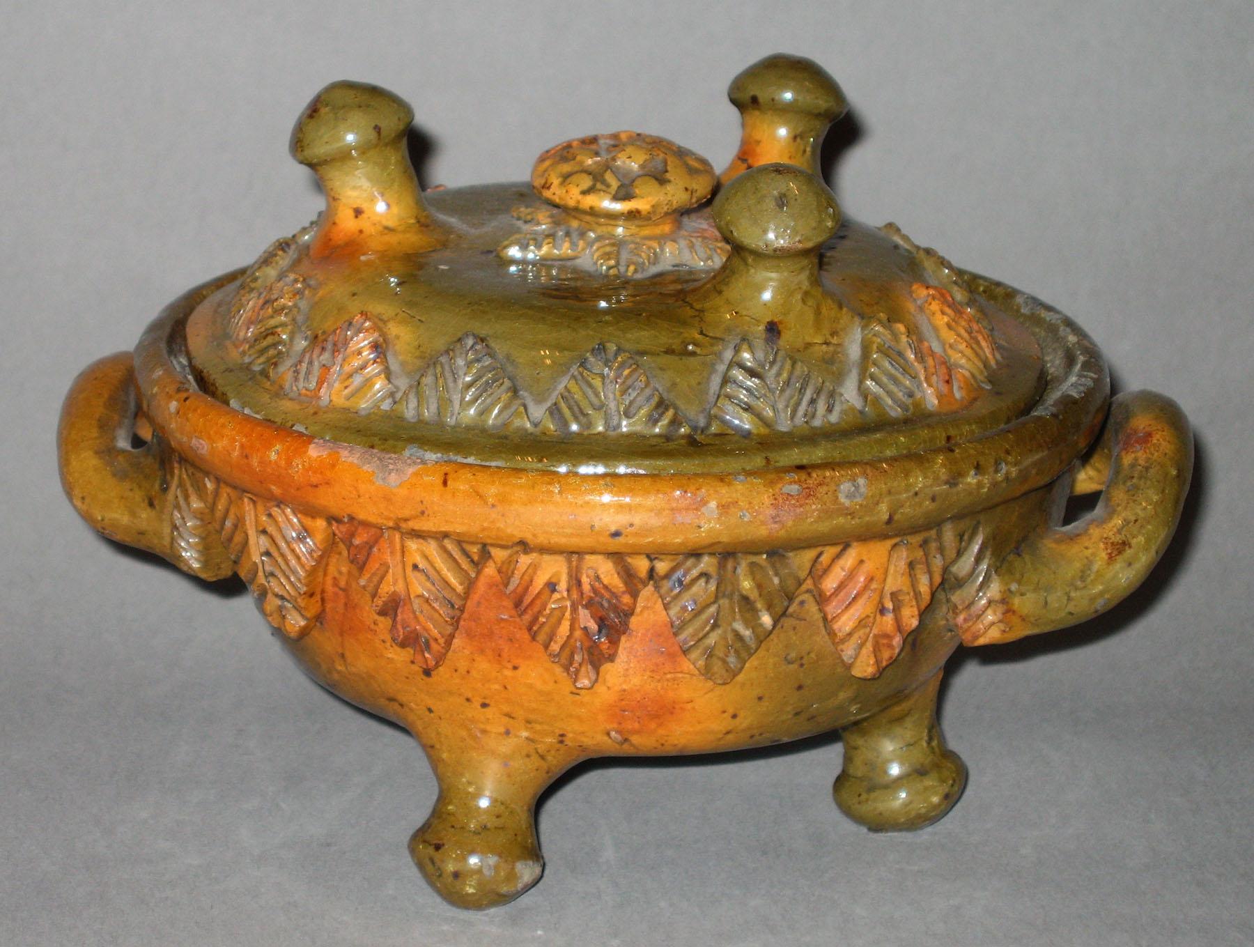 1960.0679 Covered redware dish