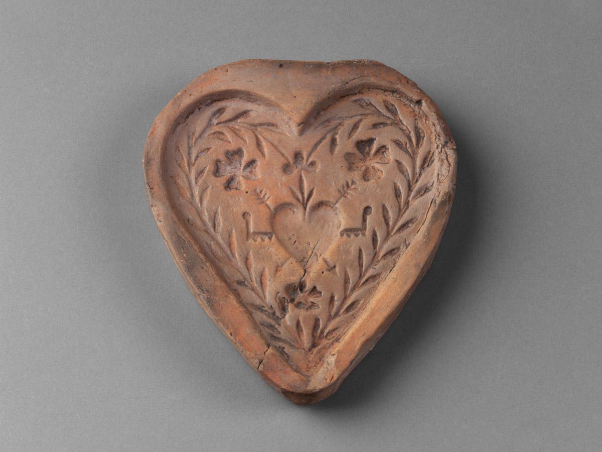 1960.0697 Earthenware heart mold (view 2)