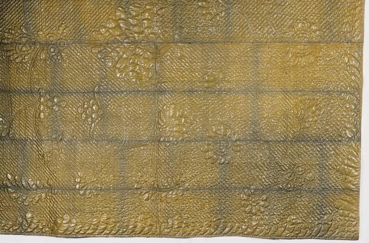 1960.0702 Quilt, Wholecloth, detail 1