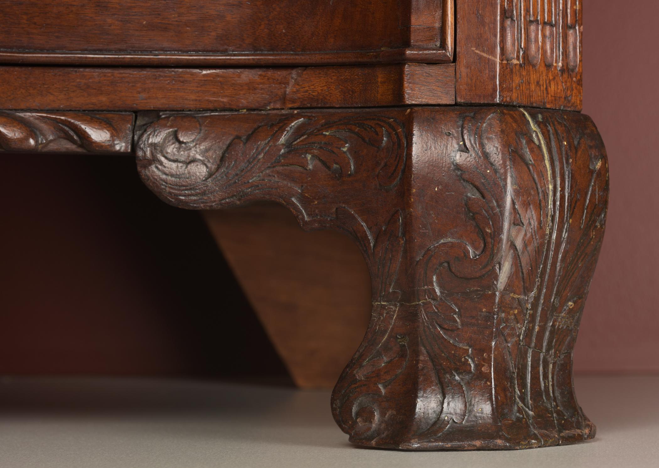 1954.0086 Chest of drawers, detail 1