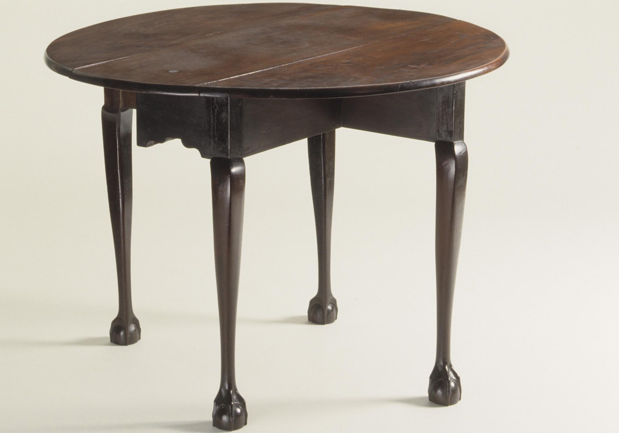 1960.0718 Table, view 1