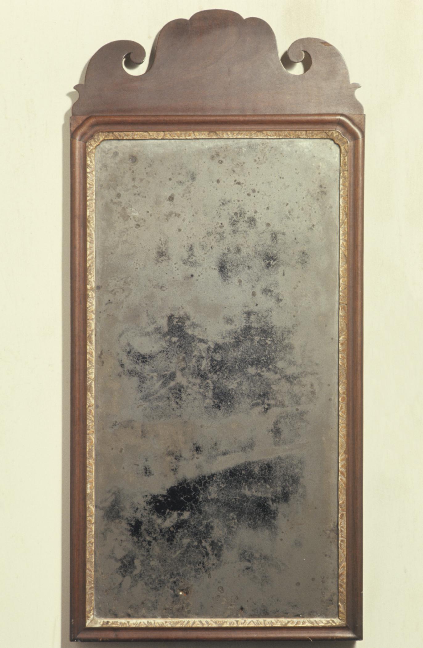 1960.0733 Looking glass or mirror