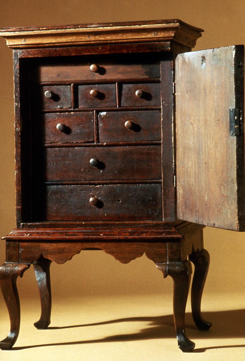 1960.0737 Spice Chest