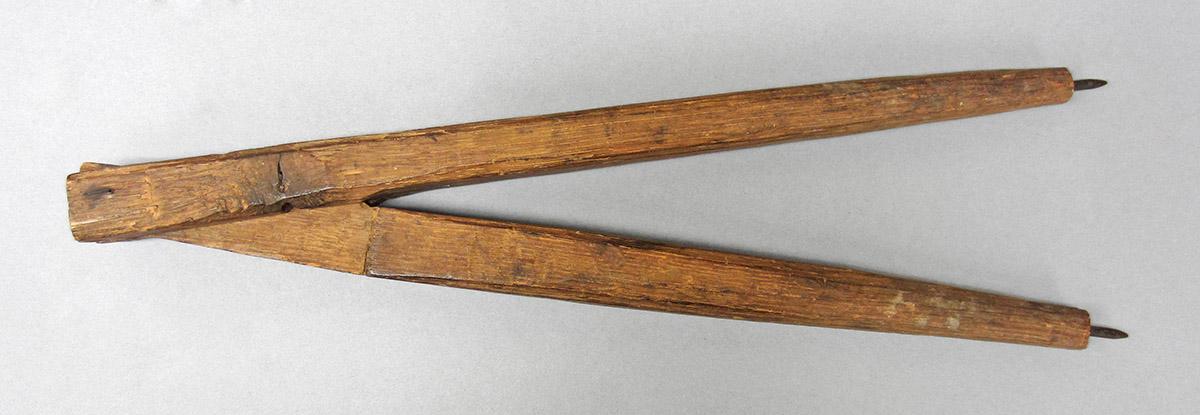 1954.0088.002, Compass, side 1